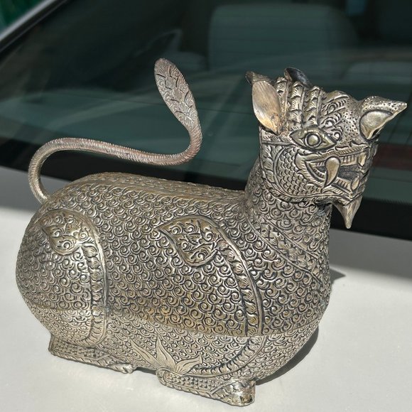 CAMBODIAN VINTAGE DRAGON ART DECOR, ANTIQUE 1900s BETEL NUT BOX - Picture 3 of 7